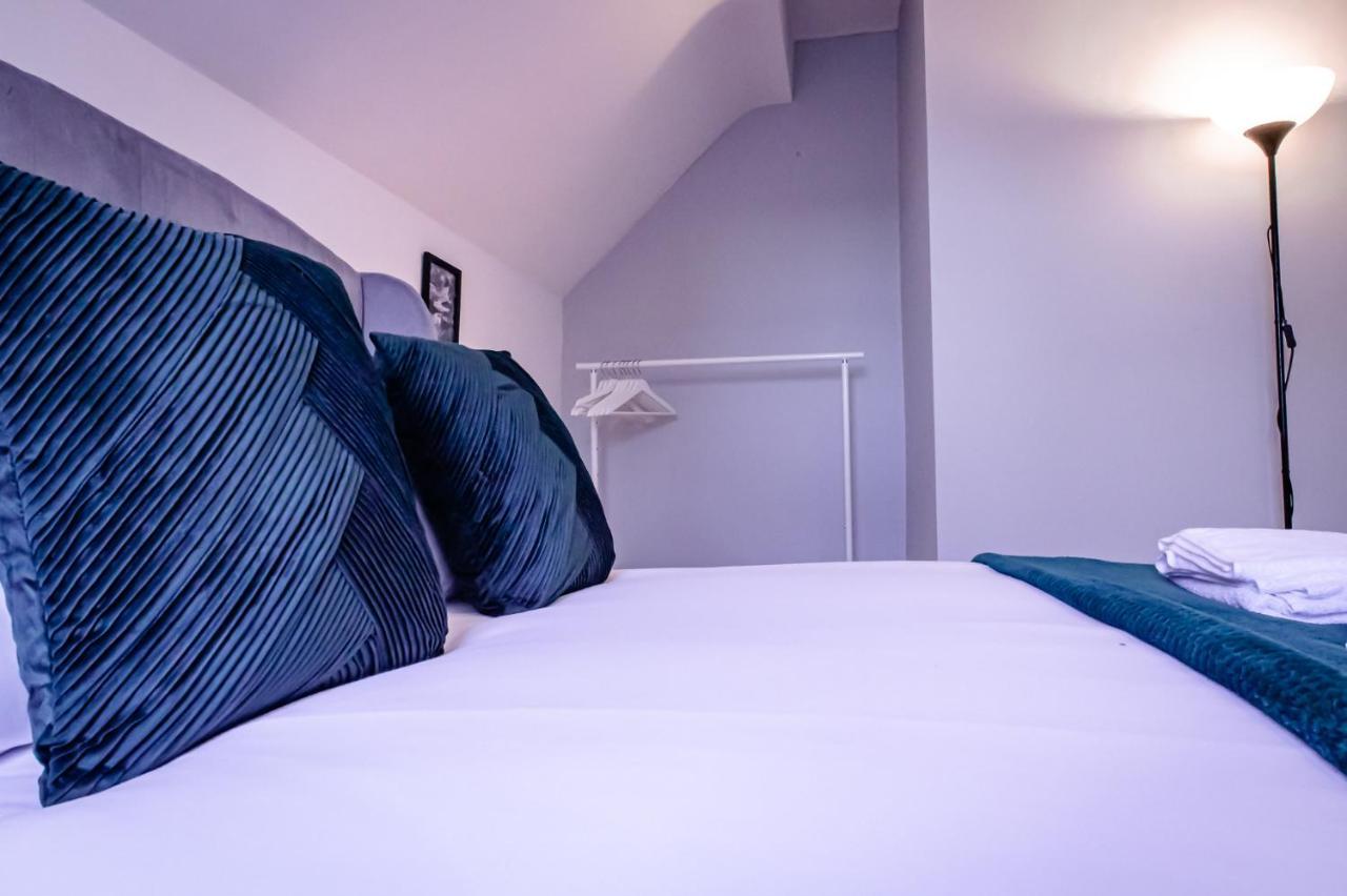 Lord Street - 2 Beautiful Apartments - Sleep Up To 14 Guests - By Rework Accommodation Chester Ngoại thất bức ảnh