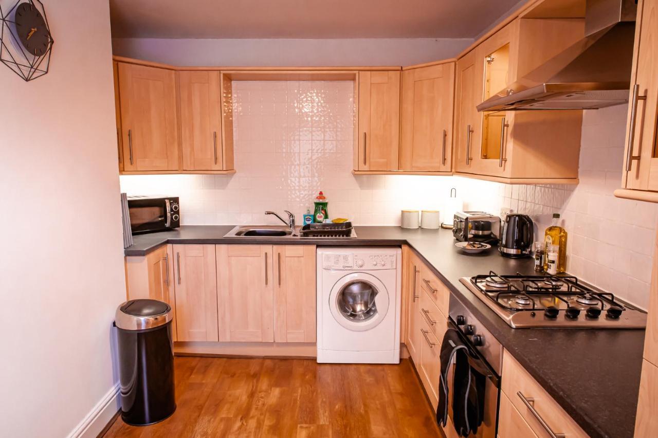 Lord Street - 2 Beautiful Apartments - Sleep Up To 14 Guests - By Rework Accommodation Chester Ngoại thất bức ảnh