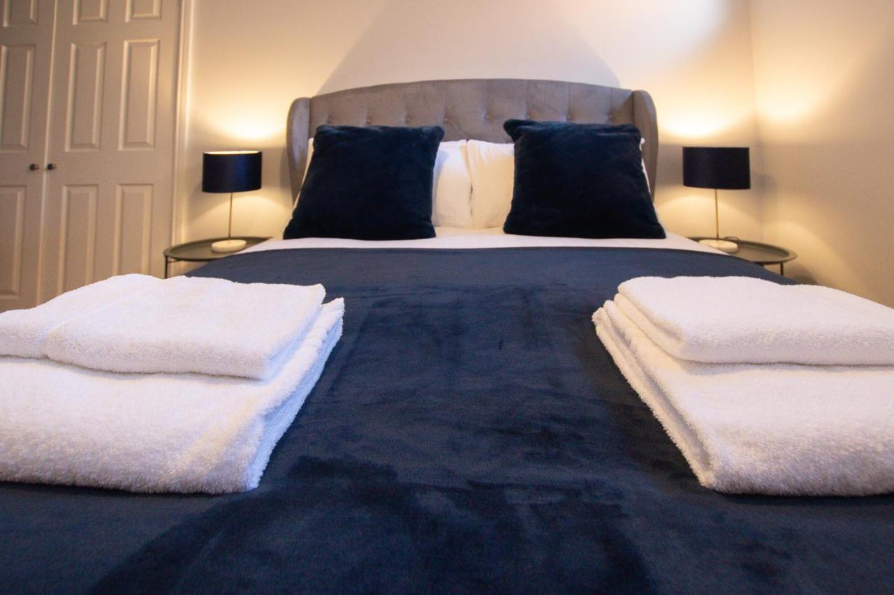 Lord Street - 2 Beautiful Apartments - Sleep Up To 14 Guests - By Rework Accommodation Chester Ngoại thất bức ảnh