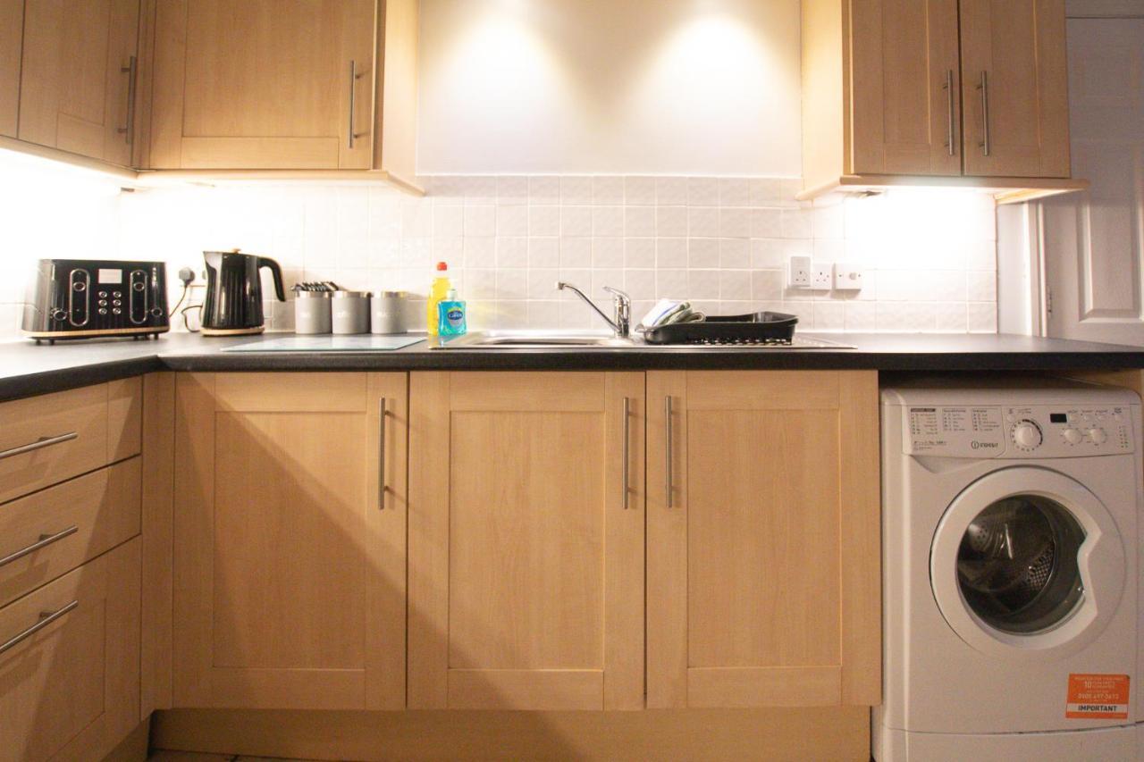 Lord Street - 2 Beautiful Apartments - Sleep Up To 14 Guests - By Rework Accommodation Chester Ngoại thất bức ảnh