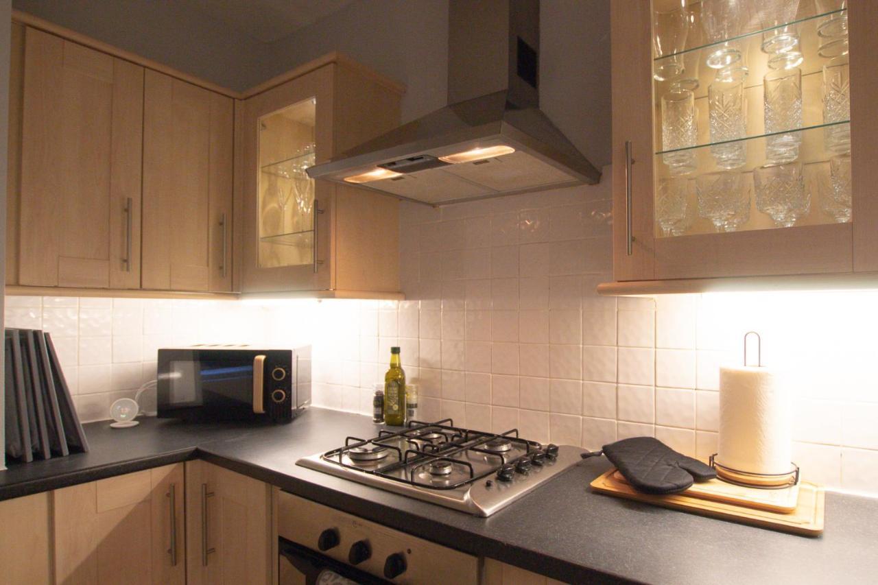 Lord Street - 2 Beautiful Apartments - Sleep Up To 14 Guests - By Rework Accommodation Chester Ngoại thất bức ảnh